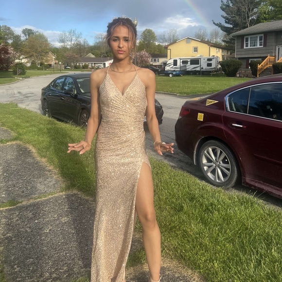 GOLD PROM DRESS - Picture 10 of 10